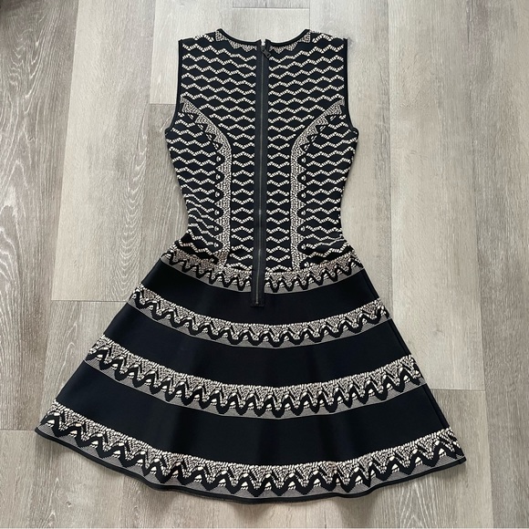 BCBGMaxazria Wilma Dress Black Cream Print Fit Flare Stretch - Picture 8 of 13